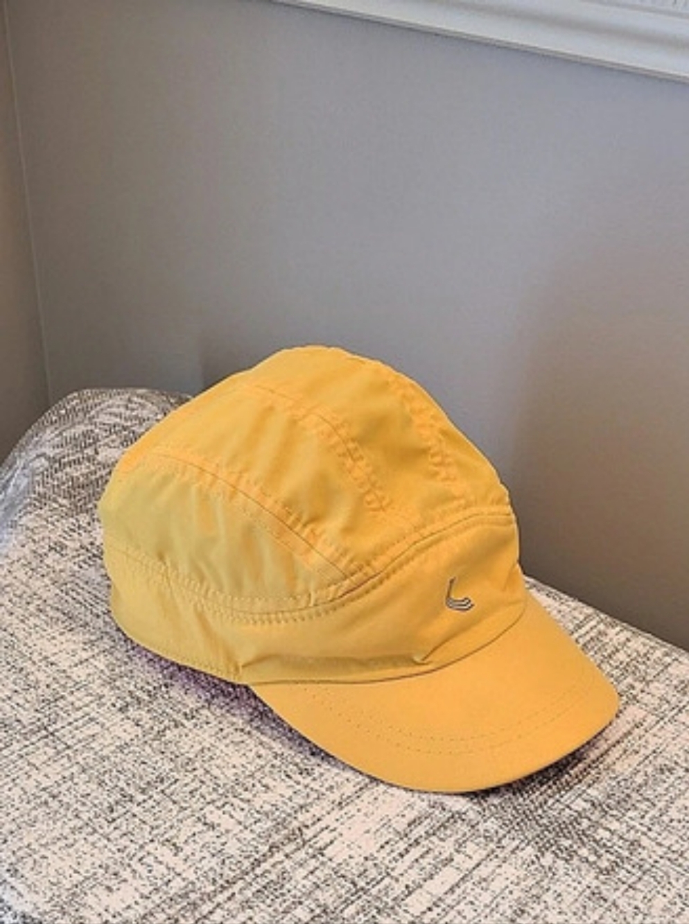 Lolë Yellow running hat